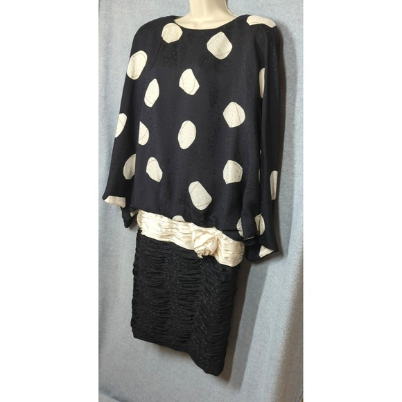 Vintage Saint ROMEI 100% Silk Dress 16 Black White Wing Sleeves Hong Kong Artsy - Picture 6 of 16